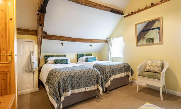 Charming rooms with country charm - Twin ensuite room in the eaves of a mid 18th century farmhouse